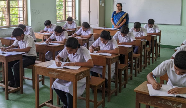 സംസ്ഥാനത്ത് എസ്എസ്എല്സി പ്ലസ്ടു പരീക്ഷ തീയതികള് പ്രഖ്യാപിച്ചു