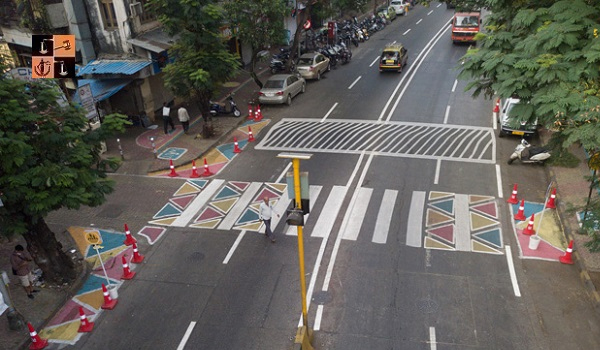 സീബ്രാലൈനില്‍ കാല്‍നടയാത്രക്കാര്‍ക്കാണ് മുന്‍ഗണന