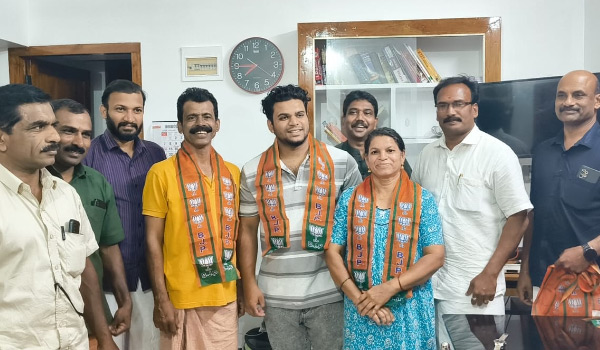 എല്‍ഡിഎഫ് കോണ്‍ഗ്രസിന് വോട്ടുമറിച്ചതായി ആരോപിച്ച് ബിജെപിയില്‍ ചേര്‍ന്നു