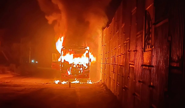 ഓടികൊണ്ടിരുന്ന കെ എസ് ആർ ടി സി ബസ് കത്തി നശിച്ചു