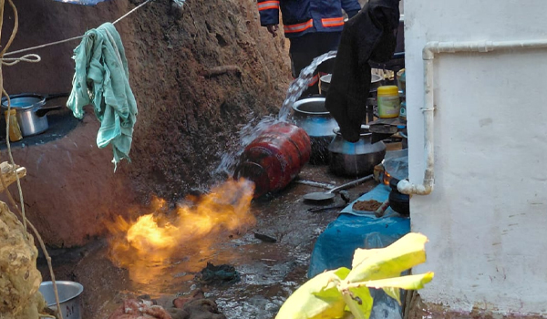 പാചകം ചെയ്യുന്നതിനിടെ ഗ്യാസ് സിലിണ്ടറിന് തീ പിടിച്ചു