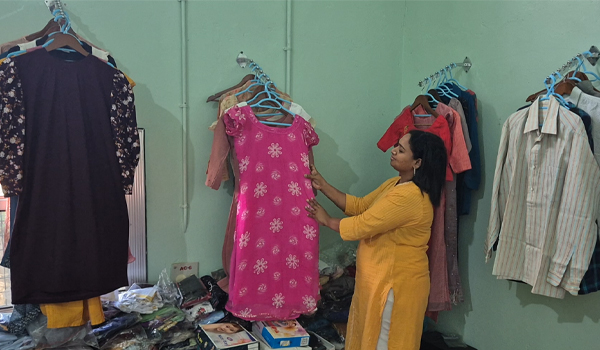 നിര്‍ധനര്‍ക്ക് കൈത്താങ്ങായി ആശ്രയ ഡ്രസ്സ് ബാങ്ക്