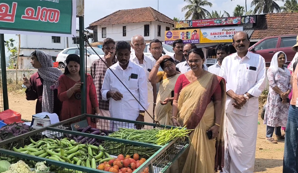 വിഷരഹിത പച്ചക്കറികളുമായി ആഴ്ചചന്തയൊരുക്കി നെന്മേനി പഞ്ചായത്ത്.