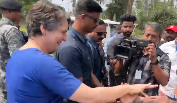 വയനാട് എംപി പ്രിയങ്കാ ഗാന്ധി ജില്ലയിലെത്തി