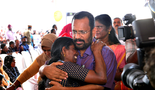 ഗുണഭോക്താക്കളെ ചേർത്തു പിടിച്ച് റവന്യു മന്ത്രി