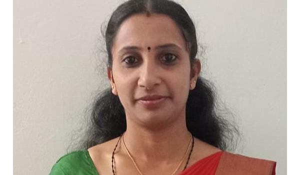 വാഹനാപകടത്തിൽ പരിക്കേറ്റ് ചികിത്സയിലായിരുന്ന അധ്യാപിക മരിച്ചു.