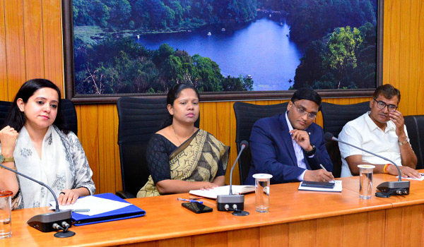 തെരഞ്ഞെടുപ്പ് പ്രവര്‍ത്തനങ്ങളില്‍ അതീവ ജാഗ്രതയുണ്ടാകണമെന്ന് നിരീക്ഷകര്‍