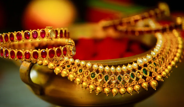 ചാഞ്ചാടി സ്വര്‍ണവില;  ഇന്ന് ഇടിവ്