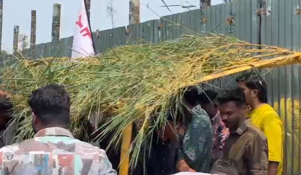 മേപ്പാടി കുന്നമ്പറ്റ കോണ്‍ഗ്രസ് പുരധിവാസ ഭൂമിയില്‍ കുടില്‍കെട്ടി ഡിവൈഎഫ്‌ഐ പ്രതിഷേധം