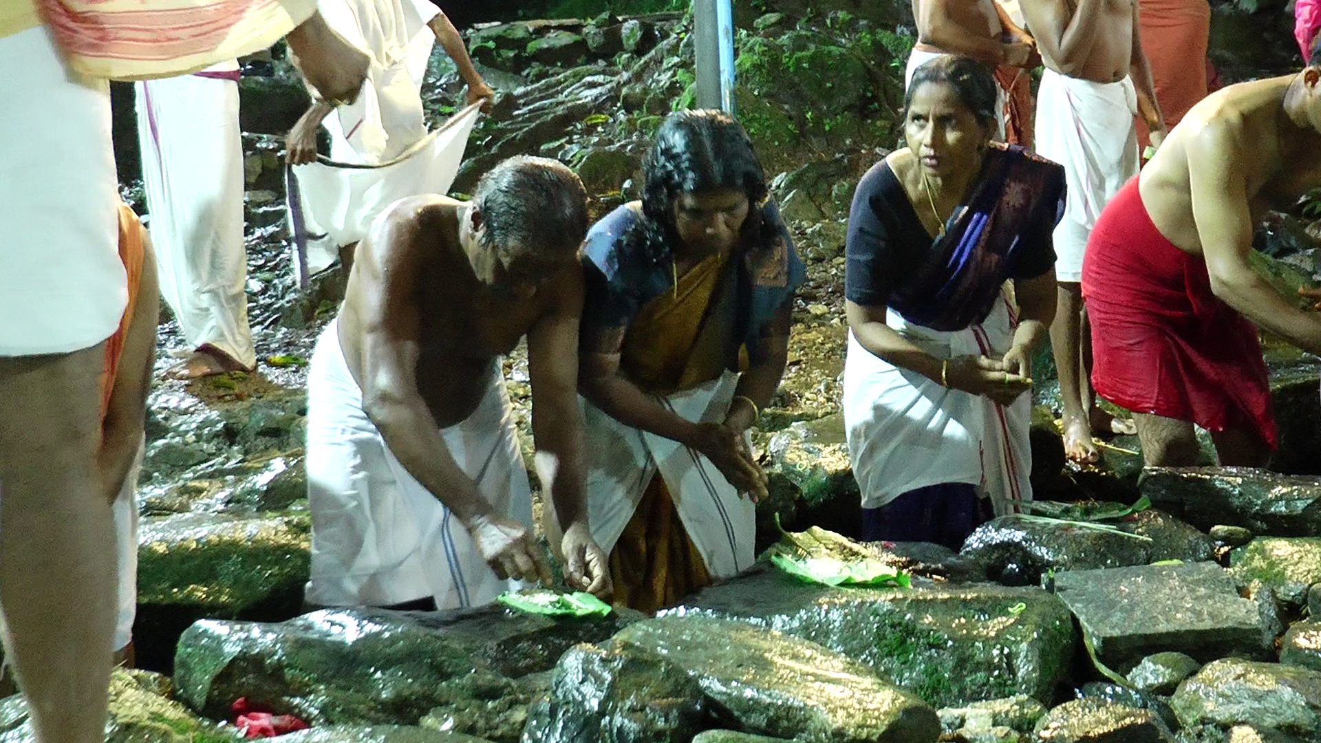 ഇന്ന് കര്‍ക്കടക വാവ്
